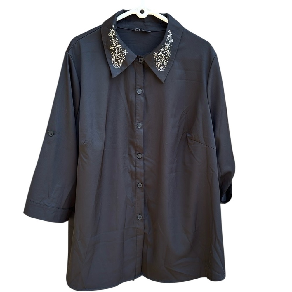 🍀3 for $25🍀 Bloomchic black dressy blouse.